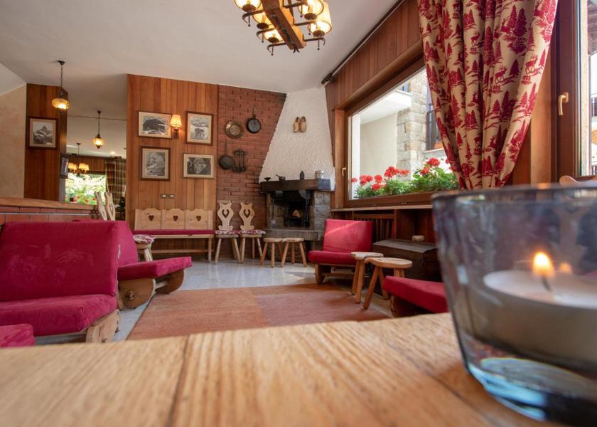 shared lounge/tv area