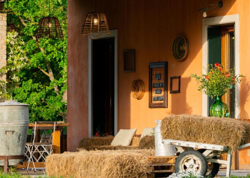 Marche Camerano exterior view