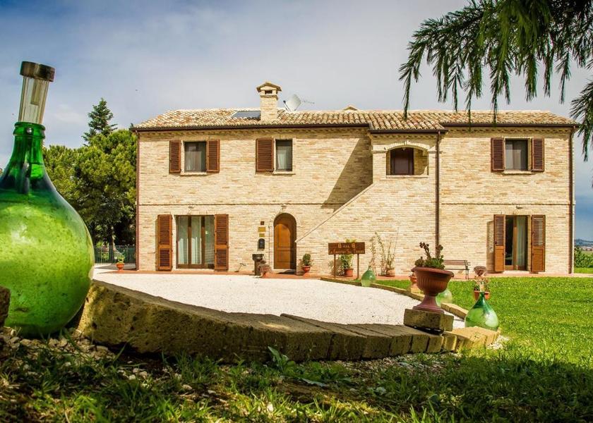 Marche Castelfidardo exterior view