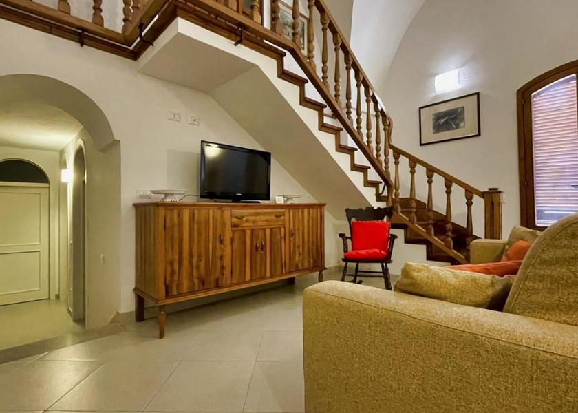 shared lounge/tv area