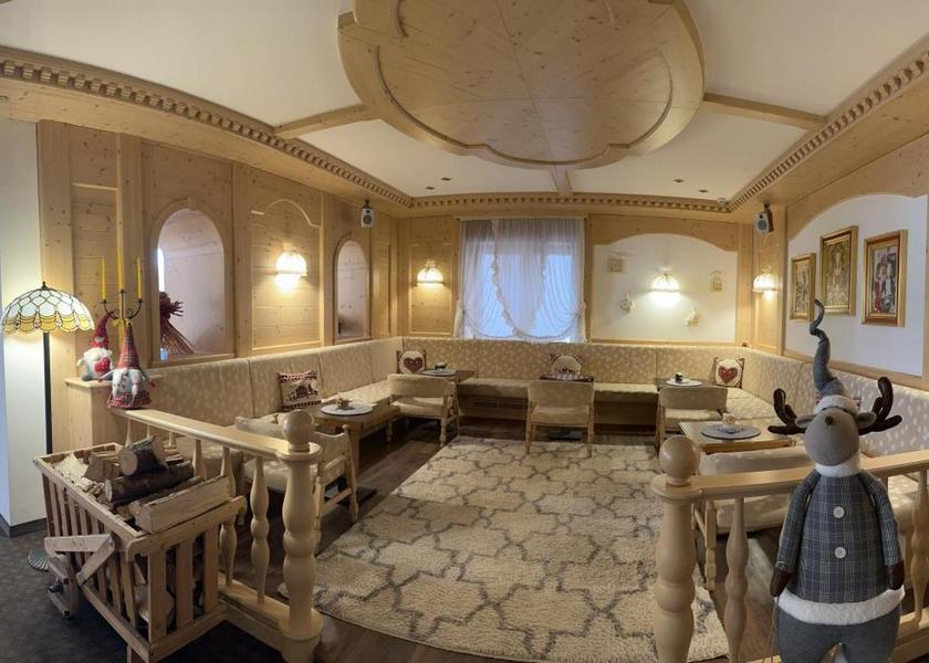 shared lounge/tv area