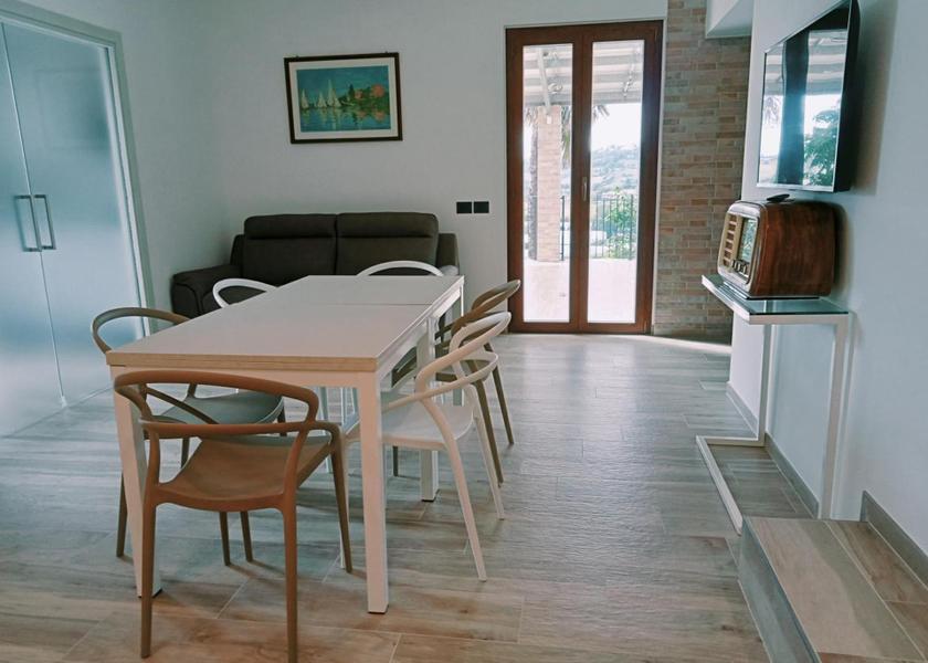 Marche Osimo shared lounge/tv area