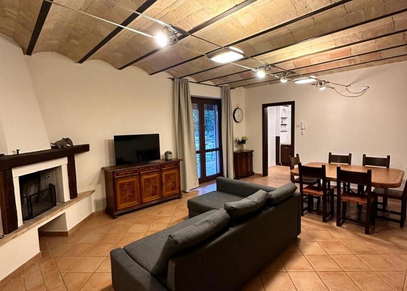 Marche Osimo shared lounge/tv area