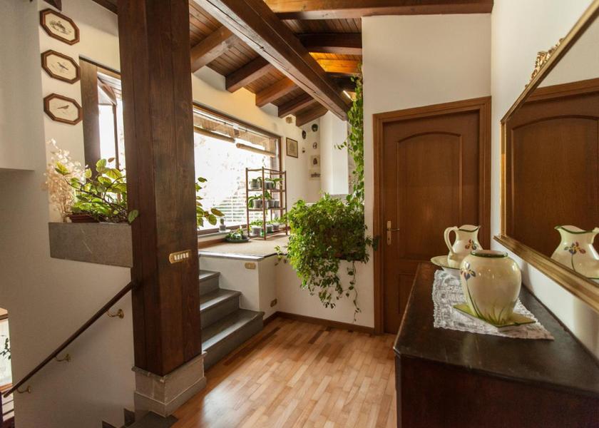 Friuli-Venezia Giulia Pradamano shared lounge/tv area