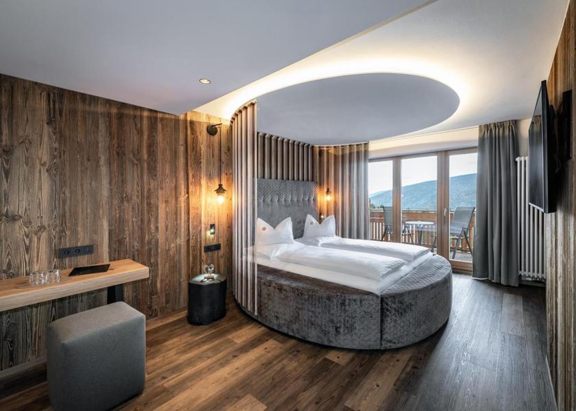Trentino-Alto Adige Rio di Pusteria Suite with Canopy Bed and Mountain View