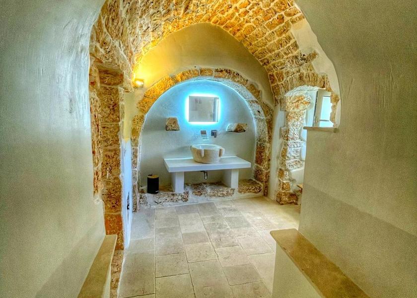 Puglia San Michele Salentino bathroom