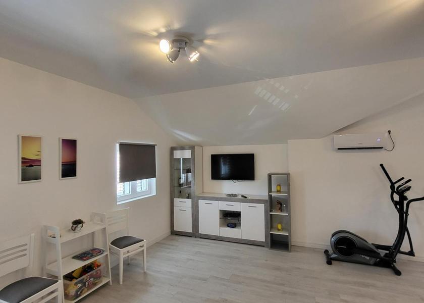 shared lounge/tv area