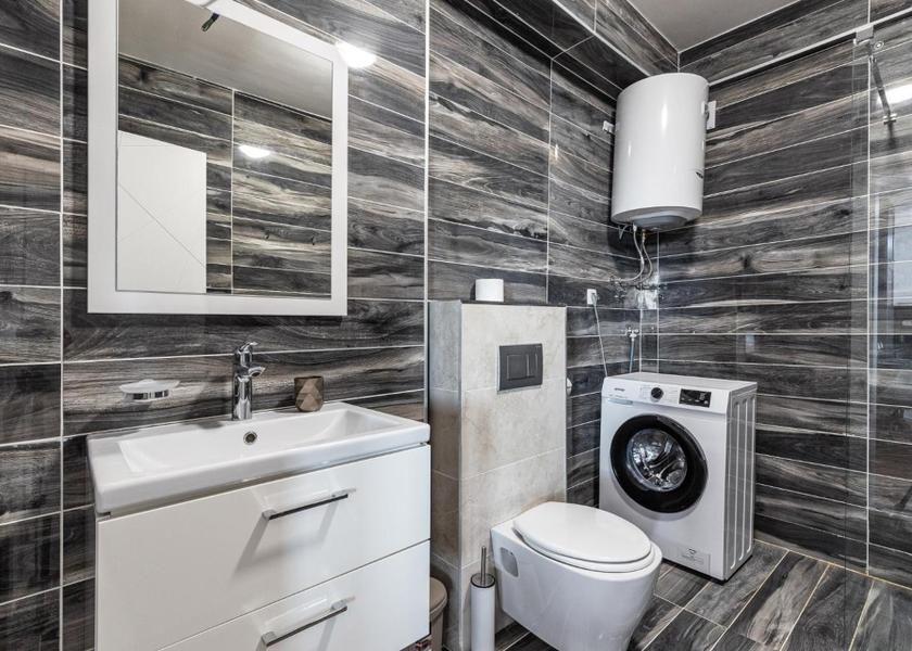  Tivat One-Bedroom Apartment with Balcony and City View