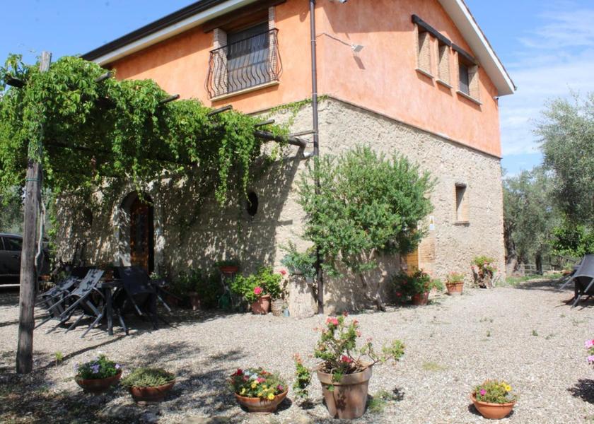 Campania Campagna exterior view