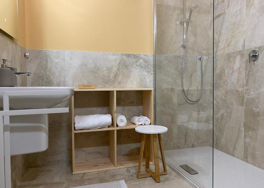 Emilia-Romagna Mirandola shower