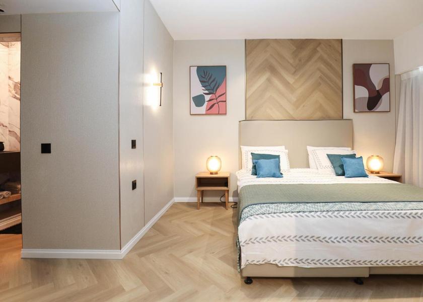 Central Netanya One-Bedroom Apartment with Balcony and Sea View