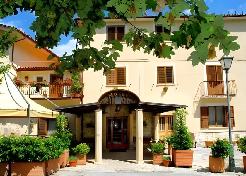 Abruzzo Villetta Barrea exterior view