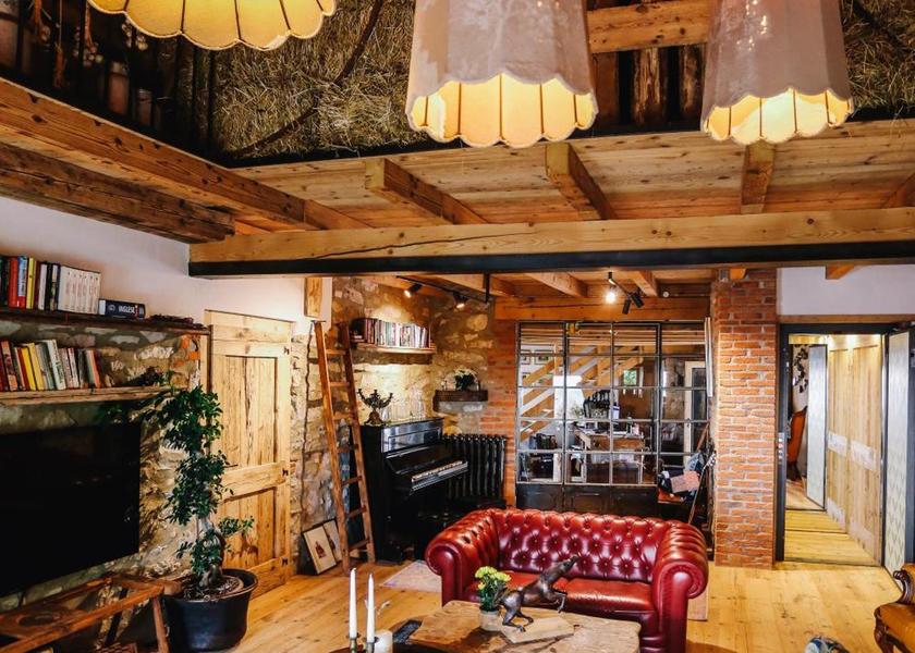 shared lounge/tv area