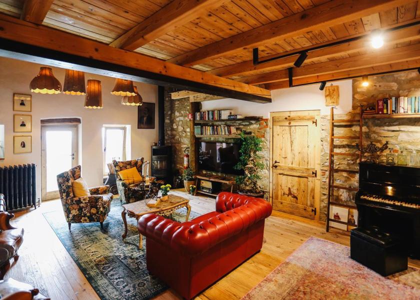 shared lounge/tv area