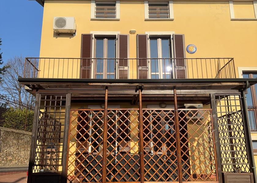 Lombardy Crema exterior view