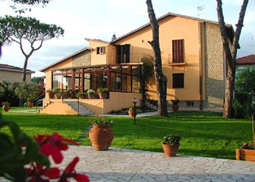 Tuscany Carrara entrance