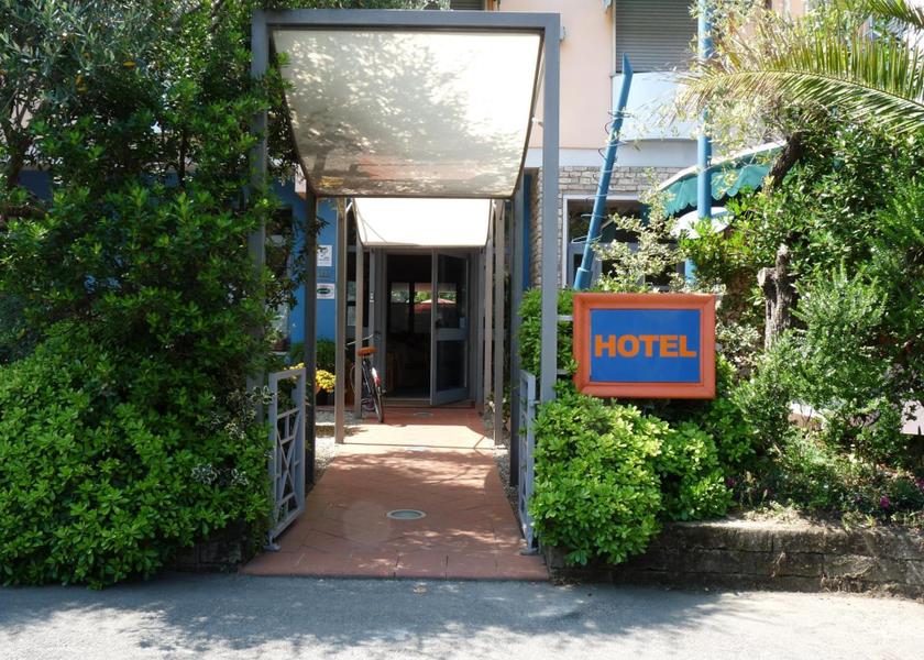Tuscany Carrara entrance
