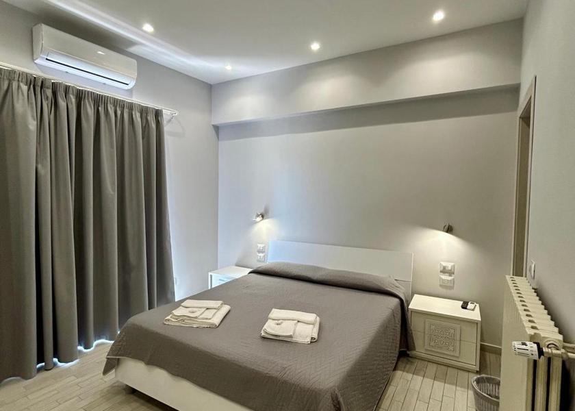 Sicily Nicosia Twin Room with Private External Bathroom