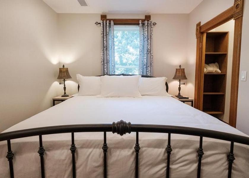 Ontario Kingston Suite