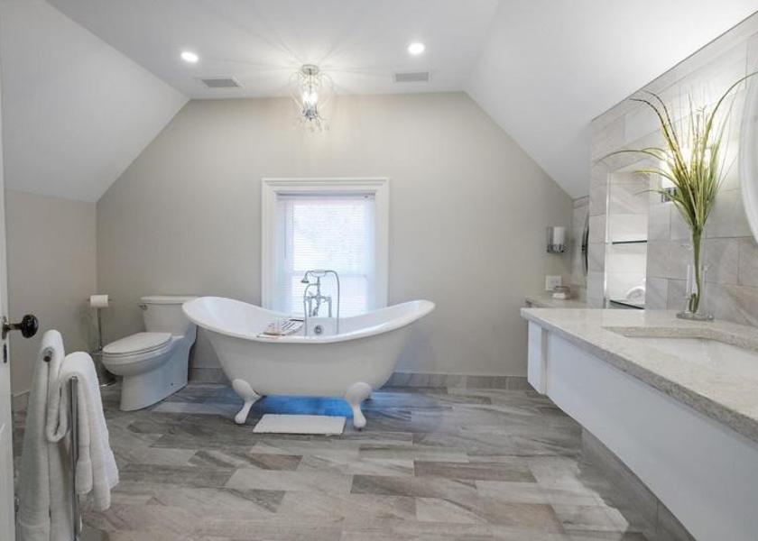 Ontario Kingston Suite