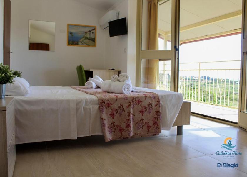 Calabria Grisolia Deluxe Triple Room with Sea View