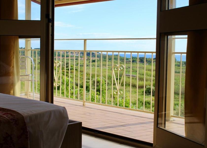 Calabria Grisolia Deluxe Triple Room with Sea View
