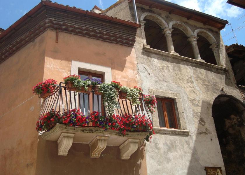 Abruzzo Scanno entrance