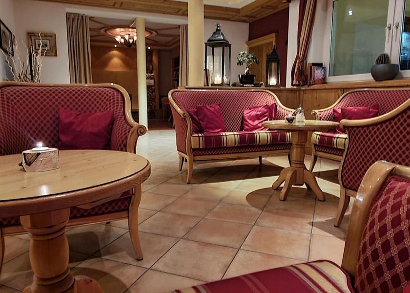 shared lounge/tv area