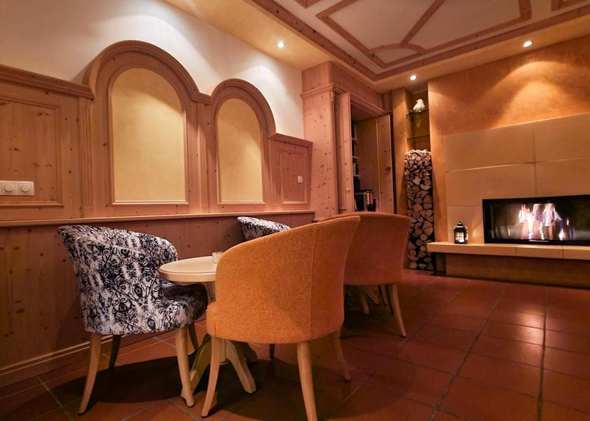 shared lounge/tv area