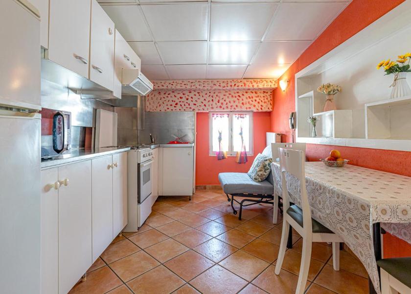 Lombardy Tavernerio kitchen