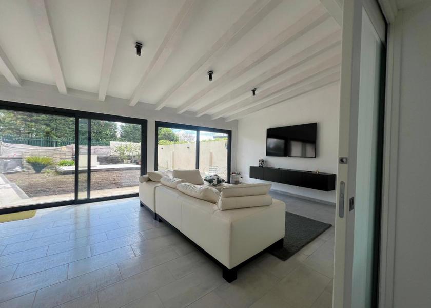 Sicily Tremestieri Etneo shared lounge/tv area