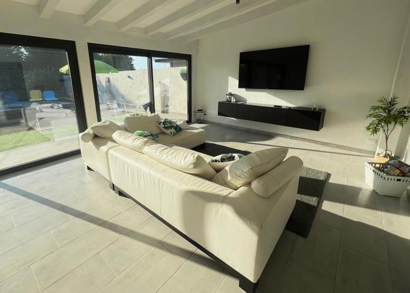 Sicily Tremestieri Etneo shared lounge/tv area