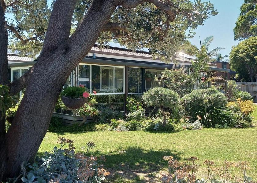 Victoria Lakes Entrance exterior view