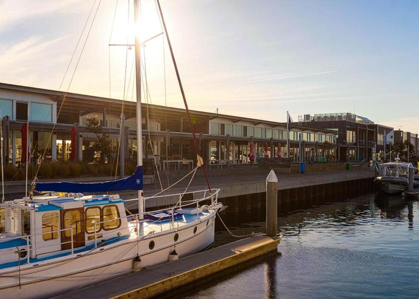 Victoria Point Lonsdale Attractions