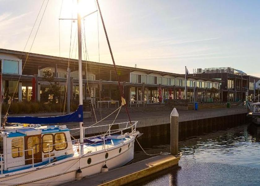 Victoria Point Lonsdale Attractions