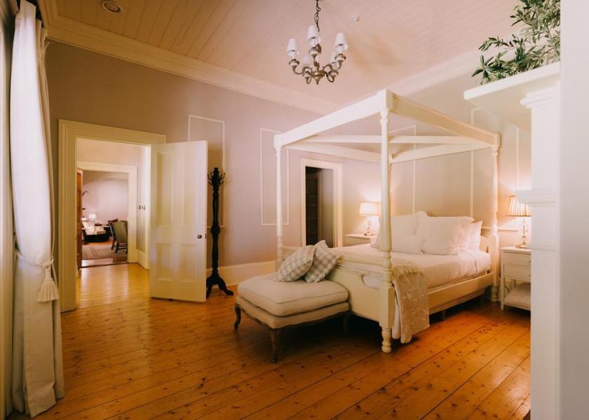 Victoria Strath Creek Superior Suite