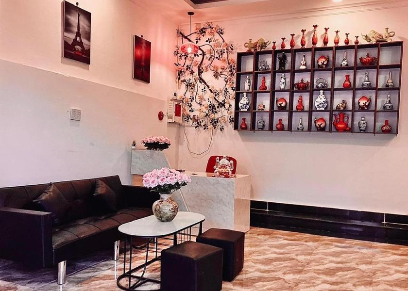 shared lounge/tv area