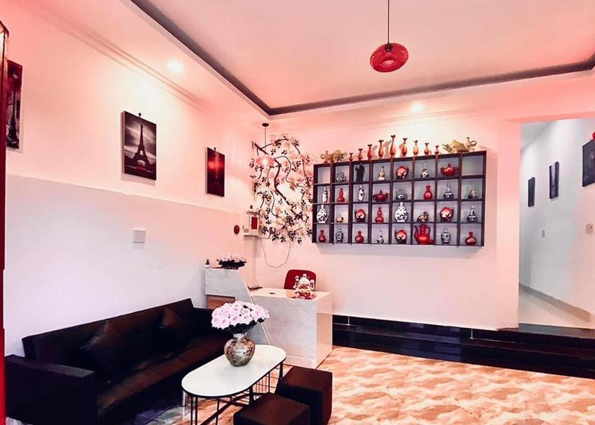 shared lounge/tv area