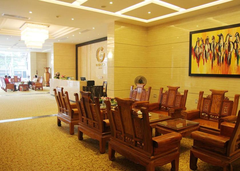 shared lounge/tv area