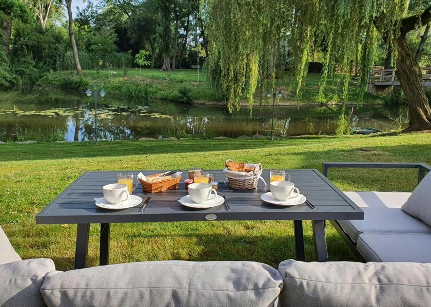 Pays de la Loire Saint-Saturnin food and beverages