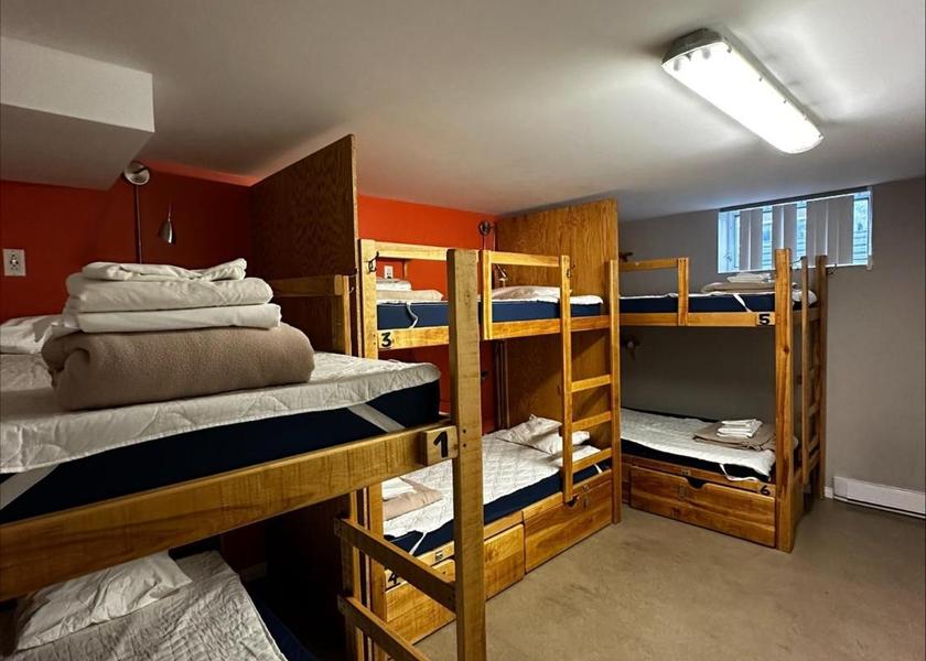 Quebec La Malbaie Bed in 6-Bed Mixed Dormitory Room