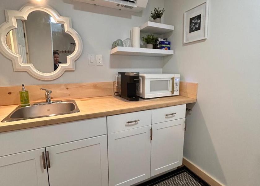 Ontario Guelph/Eramosa Deluxe Queen Studio 