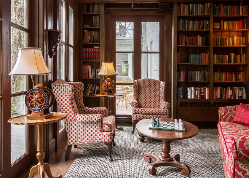 Quebec North Hatley lobby