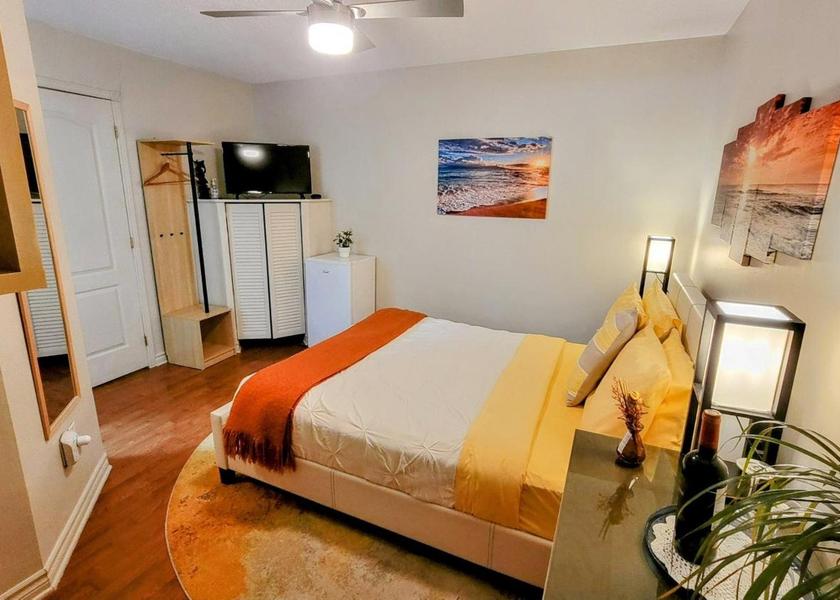 Quebec Gatineau Deluxe Queen Studio 
