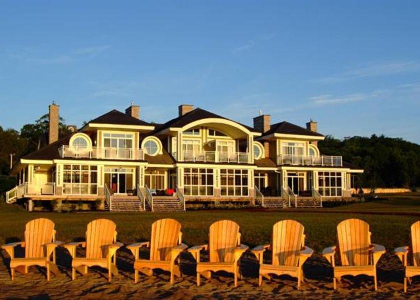 Ontario Bracebridge exterior view