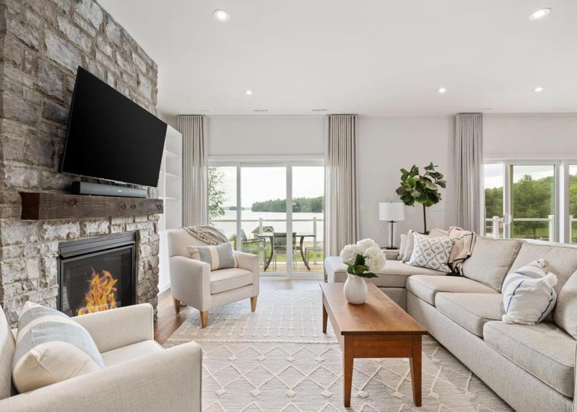 Ontario Bracebridge Public Areas