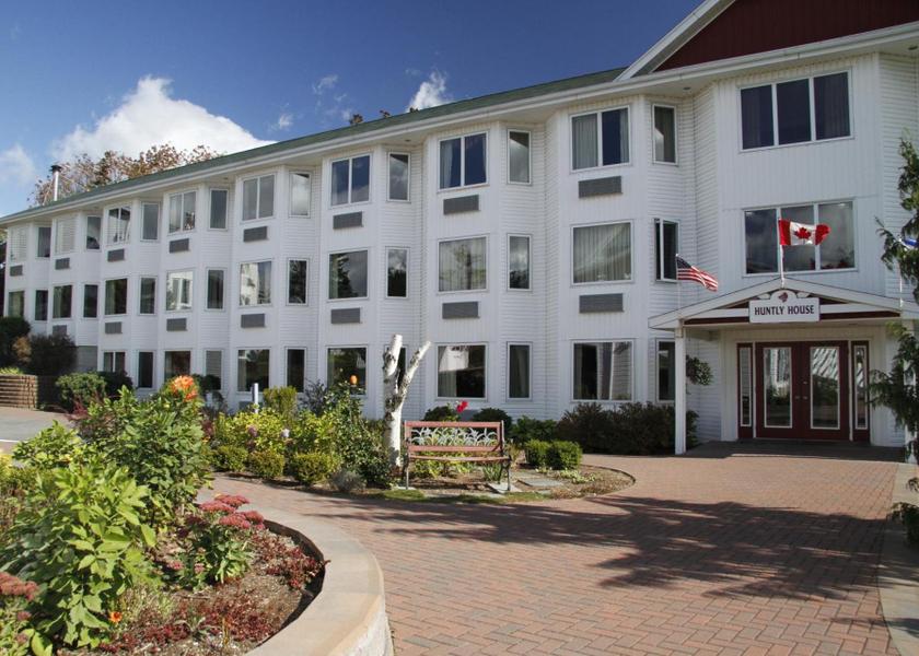 Nova Scotia Baddeck Hotel Exterior