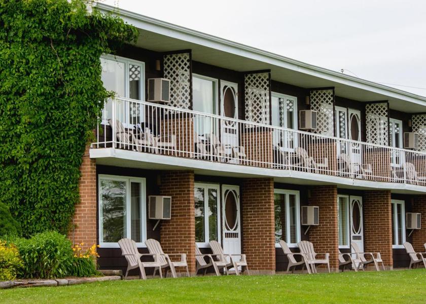 Nova Scotia Baddeck Hotel Exterior