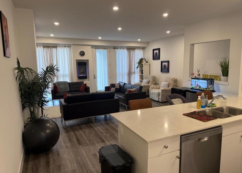 Ontario London guestroom