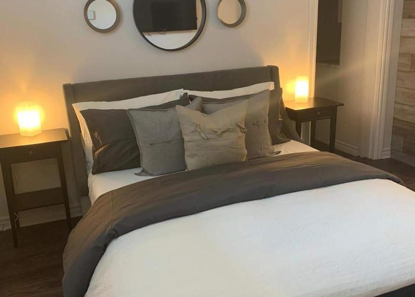 Quebec Laval Deluxe Queen Studio 